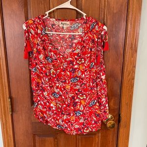 Pretty sleeveless blouse!